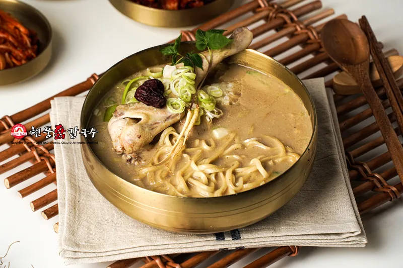 Mejor Chicken Kalguksu en Dongseongno - 현풍닭칼국수 동성로점