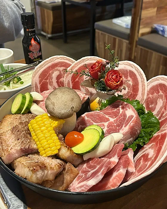Mejor Naengmyeon en Hongdae - 꽃피는고기