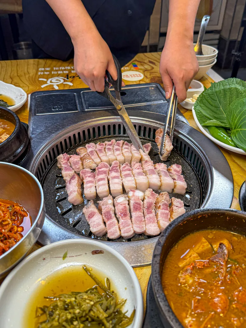 Mejor Grilled Pork Belly en Dongtan - 맛찬들왕소금구이 동탄점