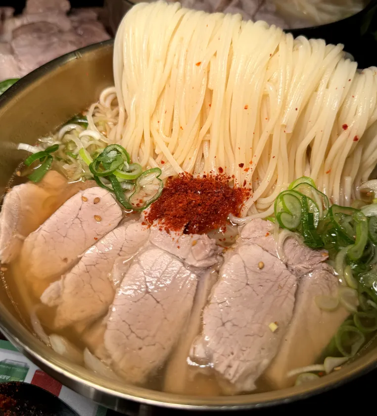 Mejor Mixed Rice Bowl en Jeju City - 동문시장고기국수 금복식당