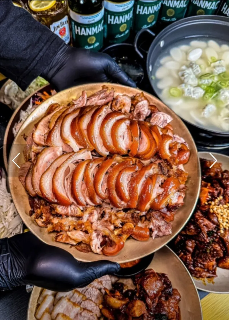 Best Korean Pork Feet in Hongdae - Manjok Ohyang Jokbal Hongdae Station