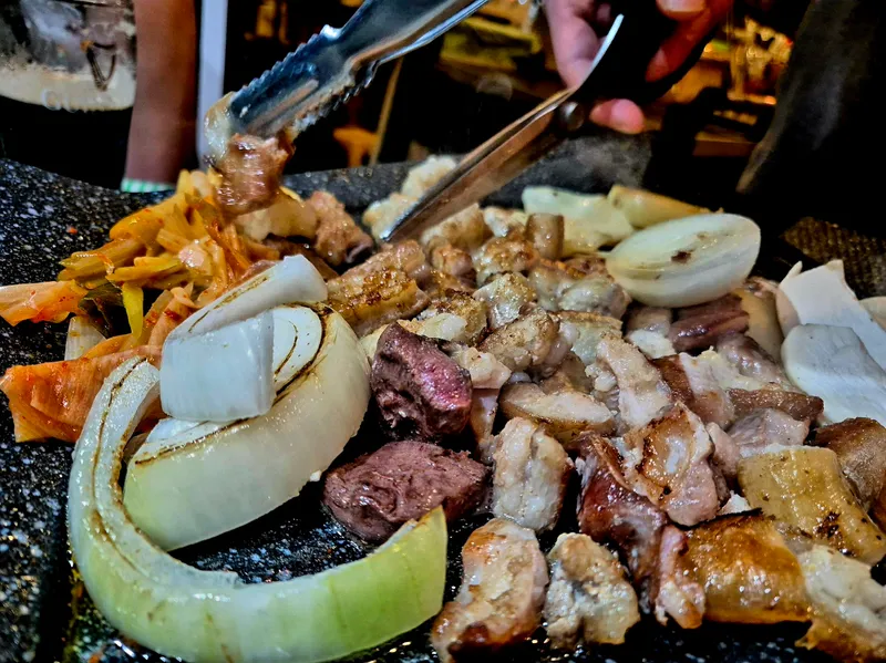 Mejor Beondegi or Pork Intestines en Sinchon - 대파곱창