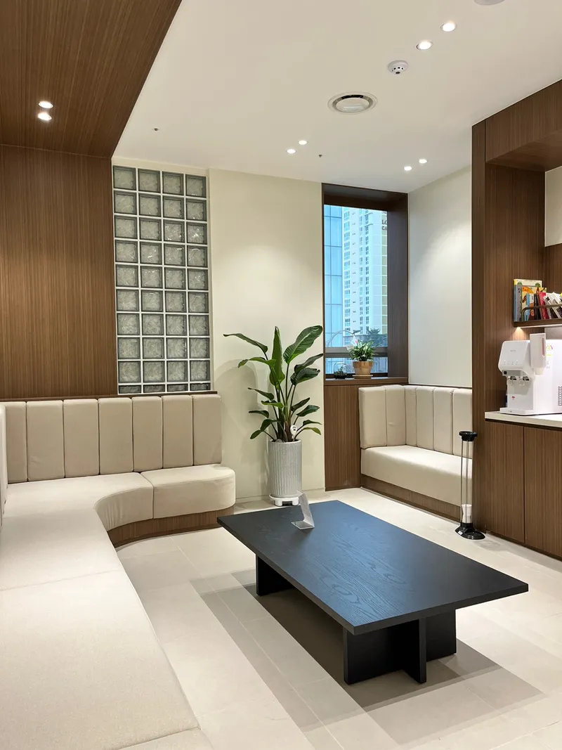 Lee Hyun Won Dental Clinic