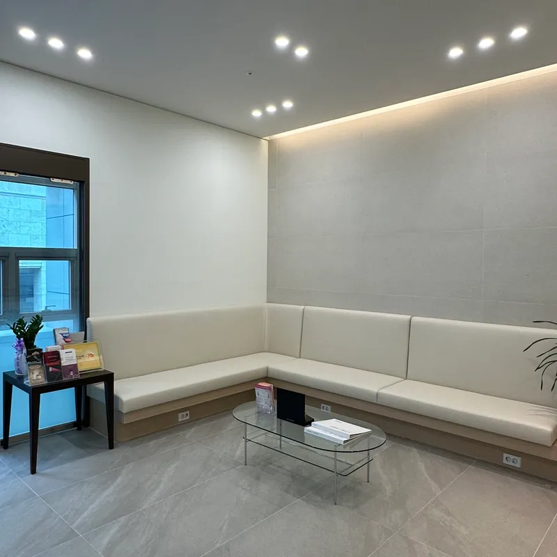 Cheongdam Ijiham Dermatology Clinic