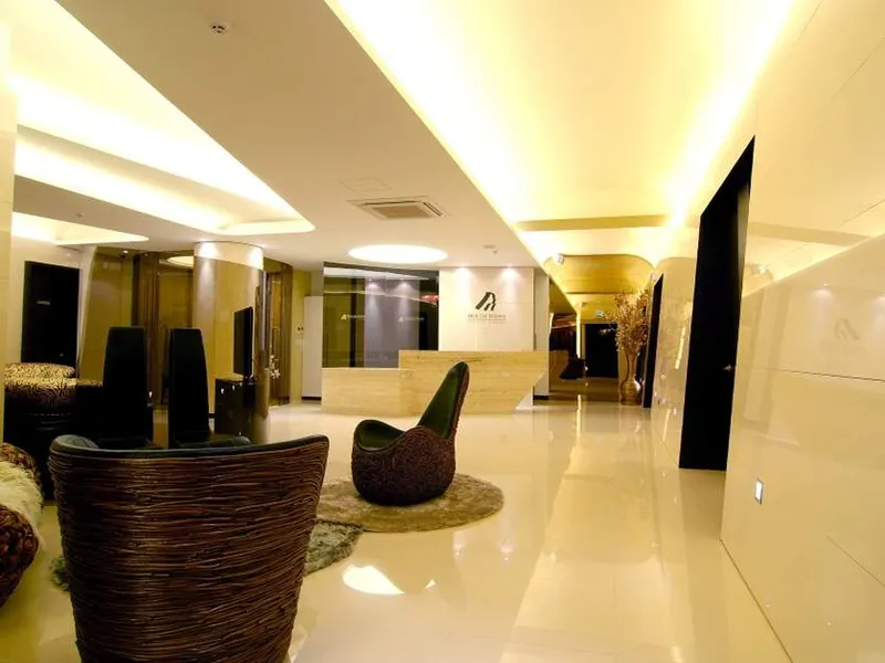 Young & Young Plastic Surgery Clinic