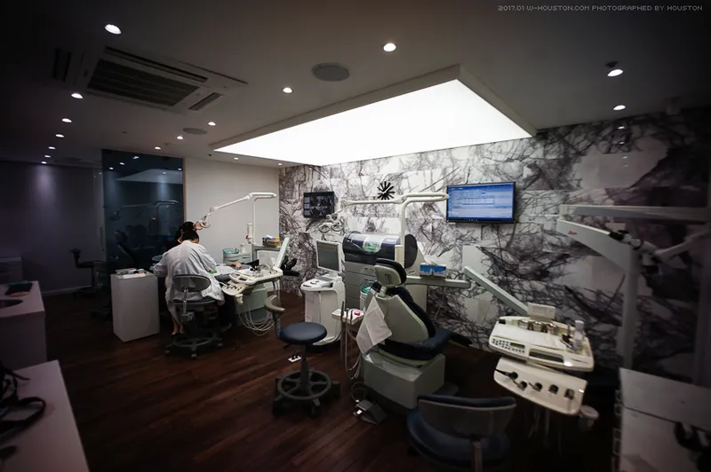 W White Dental Clinic