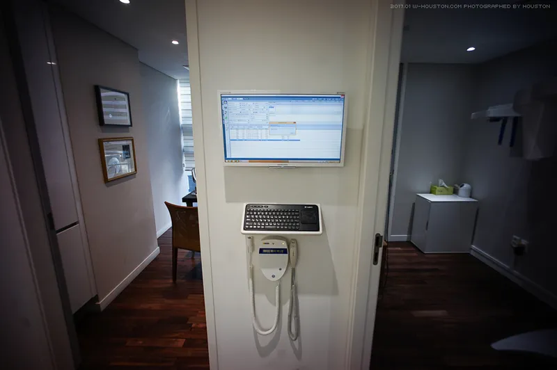 W White Dental Clinic