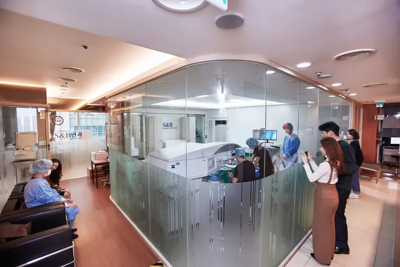 Apgujeong ESNB Eye Clinic
