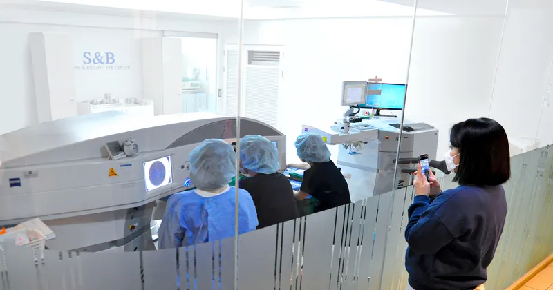 Apgujeong ESNB Eye Clinic