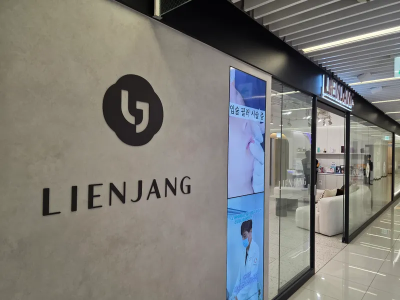 Lien Zhang Clinic Myeongdong