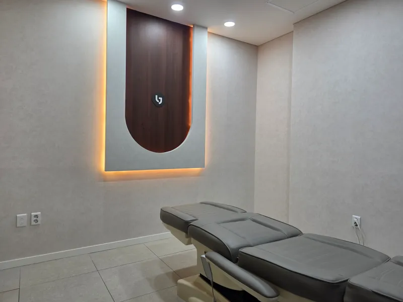 Lien Zhang Clinic Myeongdong