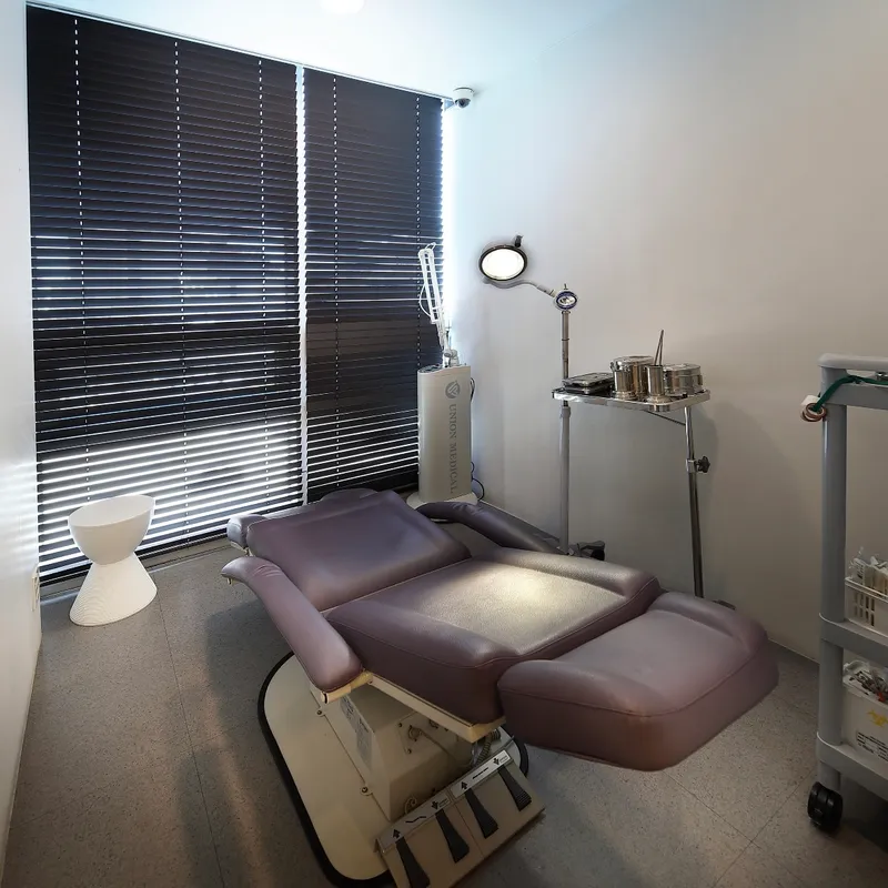 Yujin Plastic Surgery Clinic