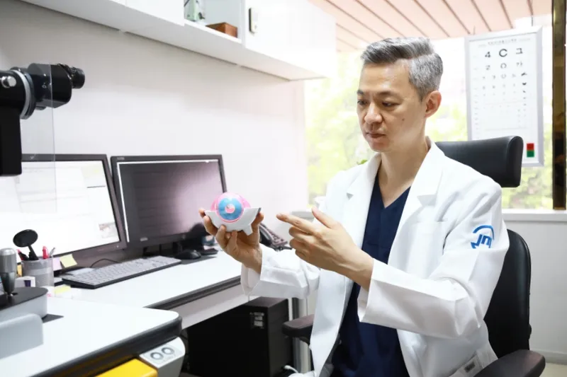 Apgujeong Kim Jung-mok Eye Clinic
