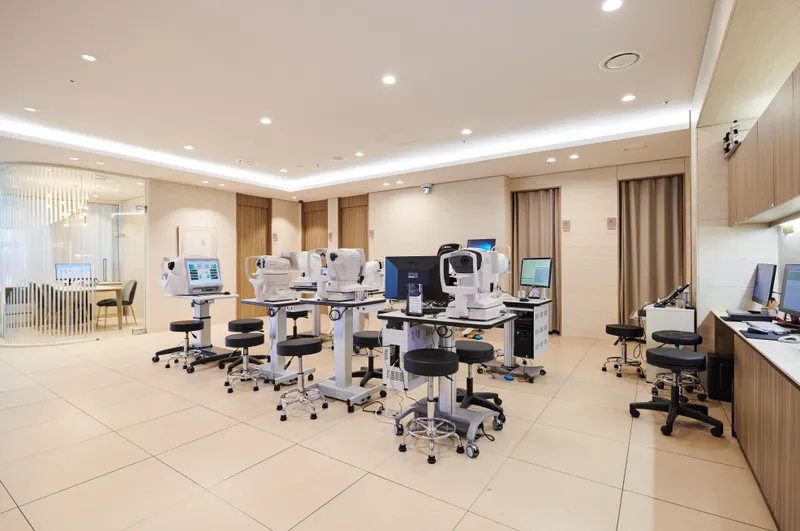 Gangnam Shinsegye Eye Clinic