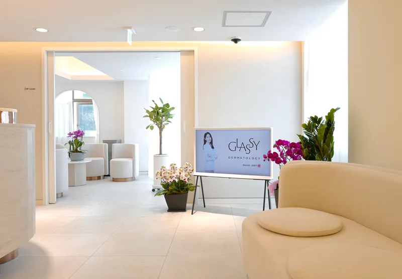 Cheongdam Glass Dermatology Clinic