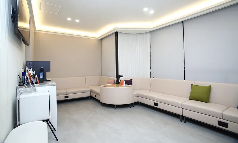 Banspibuwa's Clinic Hongdae Station
