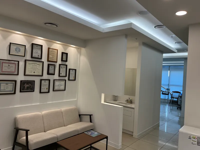Hwang Seon Hong Dental Clinic