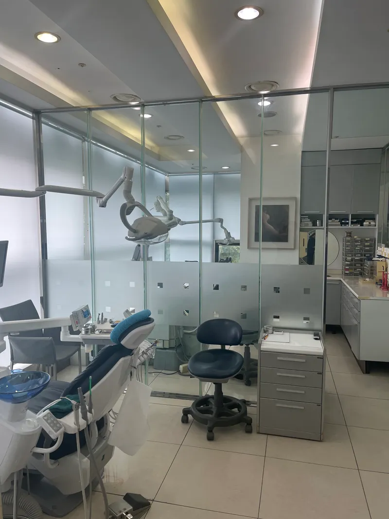 Hwang Seon Hong Dental Clinic