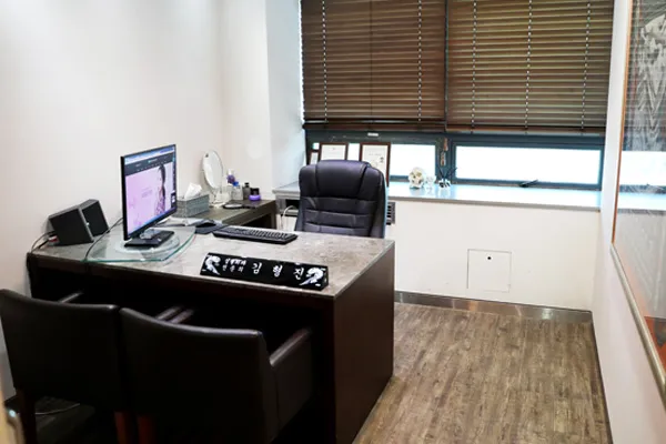 Kim Hyung Jin Basic Plastic Surgery Clinic
