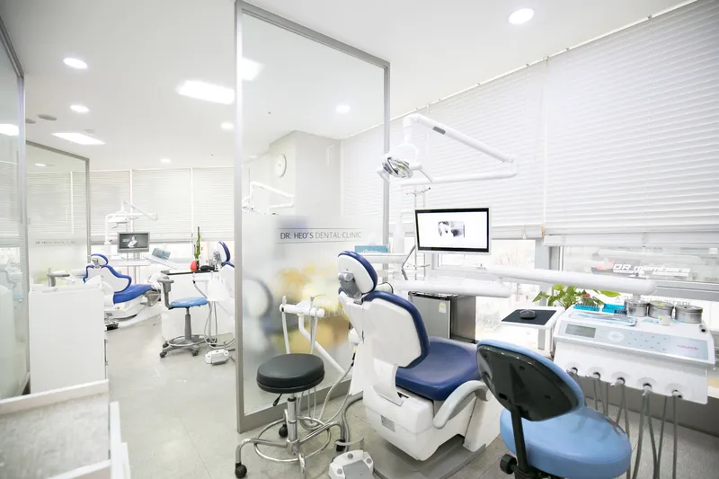 Dr. Huchew's Dental Clinic